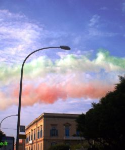 Spalvoti dūmai danguje - Italijos vėliava.
