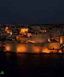 Apšviesta vakarinė Malta.